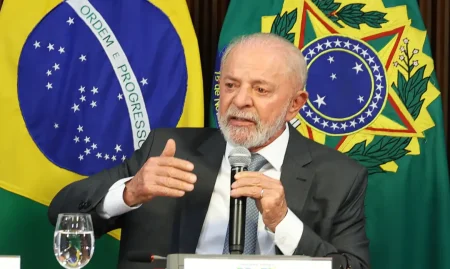Carro da comitiva de Lula é roubado no Rio antes do G20