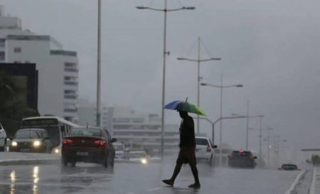 Inmet emite alerta de chuvas intensas para 23 cidades da Bahia