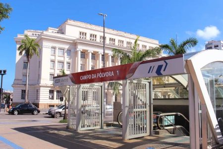 Estações do metrô de Salvador fecham novamente após falha em trens