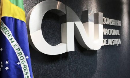 CNJ aprova contracheque único para juízes e mira “penduricalhos”