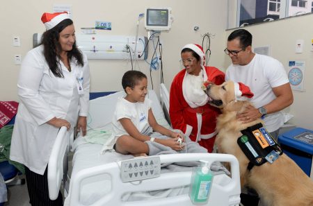 Hospital Municipal de Salvador realiza festa natalina para pacientes em ala pediátrica