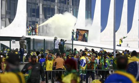 Alexandre de Moraes concede prisão domiciliar a condenado por atos de 8 de janeiro com câncer