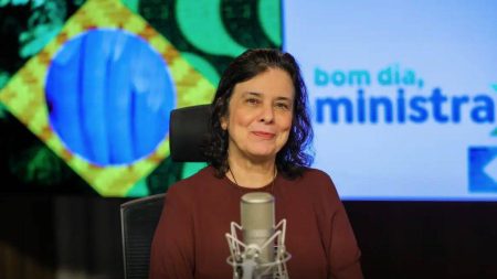 Combate à dengue precisa ser global, alerta ministra Nísia Trindade