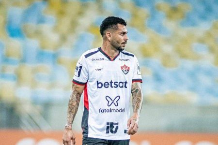 Goiás contrata lateral-direito do Vitória para temporada de 2025