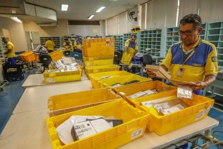 Greve dos Correios: TST adia decisão sobre greve após receber novos documentos