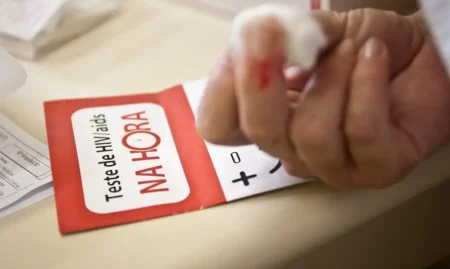 Brasil registra aumento de 4,5% nos casos de HIV em 2023, mas reduz mortalidade