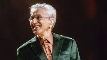VÍDEO: Caetano Veloso anuncia novas músicas e participação em festivais após turnê com Bethânia