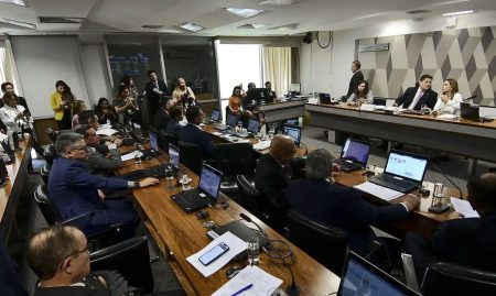 CCJ retoma debate sobre redução da maioridade penal para 16 anos