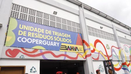Catadores de recicláveis recebem galpão com áreas de triagem e descanso em Periperi