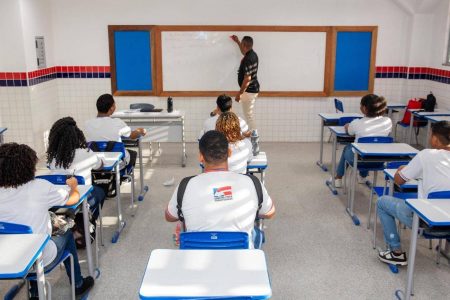 Programa Bahia Alfabetizada completa um mês com 178 municípios