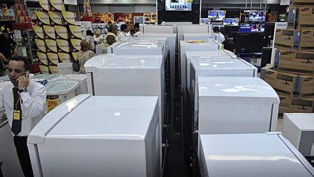 Vendas no comércio recuam 0,4% em novembro