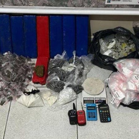 PM prende suspeito e desmonta depósito de drogas em Valéria