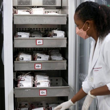 Convoca doadores de sangue; Hemoba com estoque crítico