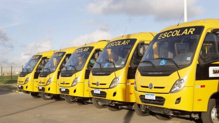 Estado entrega 417 ônibus escolares para reforçar mobilidade de estudantes do interior