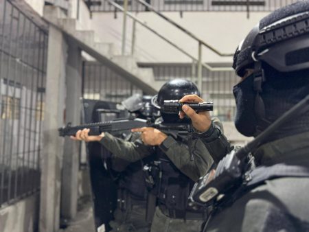 Seap realiza operação para cortar a comunicação de presos com facções criminosas