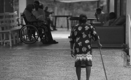 Estudo propõe novos testes de equilíbrio para prevenir quedas em idosos