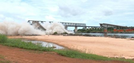 Vídeo: Implosão remove destroços da Ponte Juscelino Kubitschek no Rio Tocantins