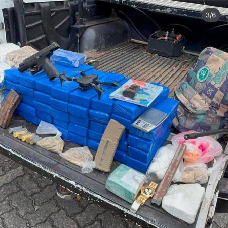 Operação em Cajazeiras XI: PM apreende mais de 2,5kg de drogas e armas