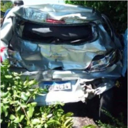 Acidente fatal na BA-001 deixa advogado morto e companheira ferida