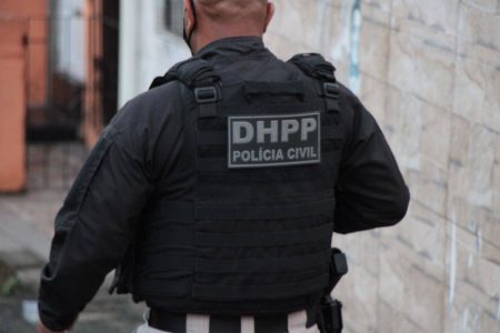 Ossada é localizada em contêiner de lixo na Pituba, em Salvador
