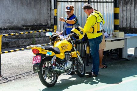 Governo adia início de linha de crédito para entregadores e mototaxistas