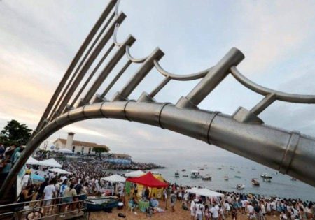 Fé e tradição: Festa de Iemanjá reúne multidão no Rio Vermelho