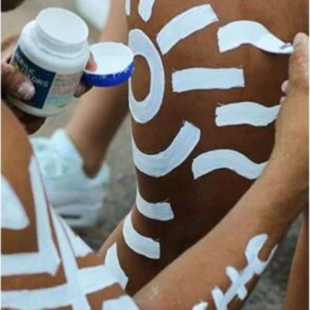 Homem é preso na Barra após coagir turistas com cobrança abusiva por pintura corporal