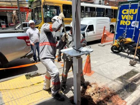 Prefeitura disponibiliza estações de recarga para ambulantes e banheiros com chuveiro no carnaval
