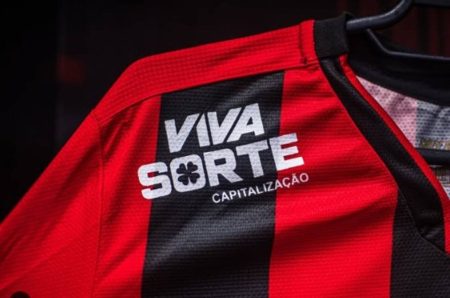 Vitória provoca torcida com mistério em torno do novo uniforme nas redes sociais