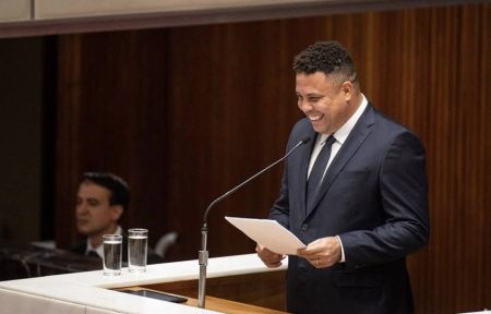 Ronaldo desiste de candidatura à presidência da CBF