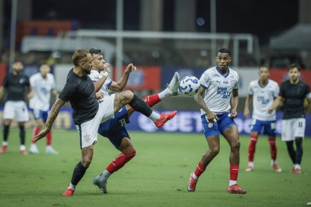 Bahia sai na frente, mas cede empate para o Corinthians na estreia do Brasileirão