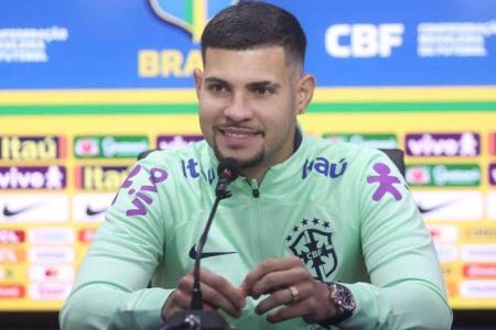 Volante da seleção brasileira, Bruno Guimarães crítica presidente da Conmebol