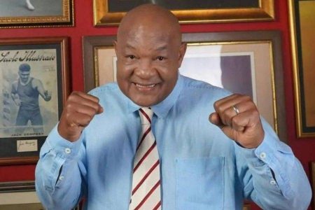 Morre George Foreman, ex-campeão mundial dos pesos-pesados, aos 76 anos