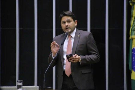 Governo prevê internet em todas as escolas públicas até 2026