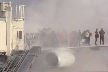 VÍDEO: Avião da American Airlines pega fogo no aeroporto de Denver