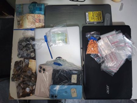 Polícia prende homem por tráfico de drogas e por golpes digitais; suspeito pedia dinheiro para falso filho com câncer em Morro de São Paulo