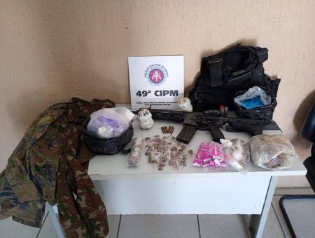 PM apreende fuzil e explosivos em operação em São Cristóvão