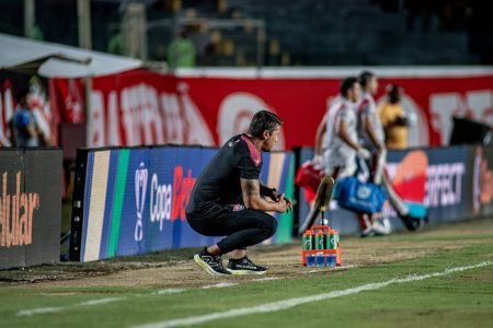 Thiago Carpini comenta estreia do vitória no Brasileirão e elogia postura coletiva na final do Campeonato Baiano