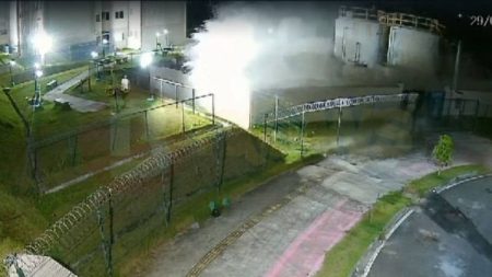 VÍDEO: Estrutura em estação de esgoto desaba na Bahia; saiba onde foi