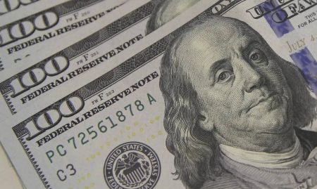Mercado financeiro encerra semana em queda com temores de tarifaço nos EUA