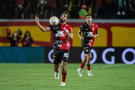 Vitória vence Sport e reassume liderança na Copa do Nordeste