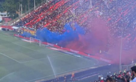 Vitória apura sabotagem após fumaça azul ser disparada em entrada do time na final do Baianão