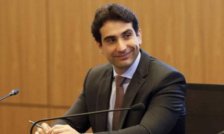 Presidente do Banco Central defende juros altos diante de inflação e incerteza global