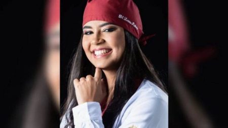 VÍDEO: Multidão acompanha enterro da dentista Larissa Pinheiro em Itamari, na Bahia