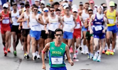 Caio Bonfim conquista ouro e se torna o atleta brasileiro mais premiado em Mundiais