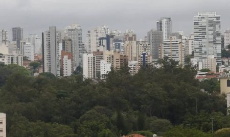 Imóveis crescem mais que a população nas cidades brasileiras, aponta estudo da WRI Brasil