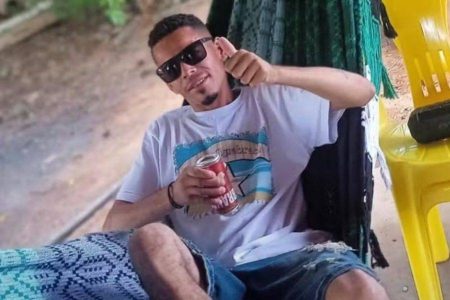 Mulher é presa suspeita de matar o marido a facadas em Santa Cruz da Vitória