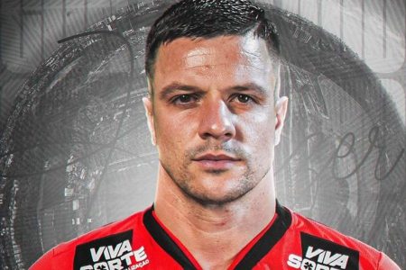 Vitória define nova data para estreia de Renato Kayzer; confira