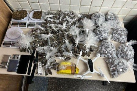 Integrantes de torcida organizada são presos com drogas, drone e balanças de precisão em Salvador