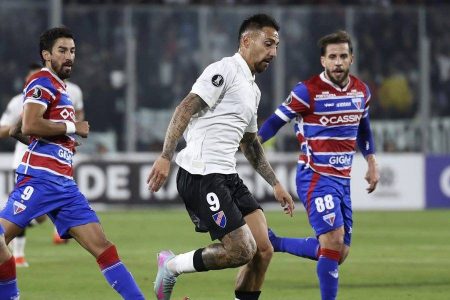 Conmebol cancela jogo entre Colo-Colo e Fortaleza após invasão e morte de torcedores no Chile; entenda